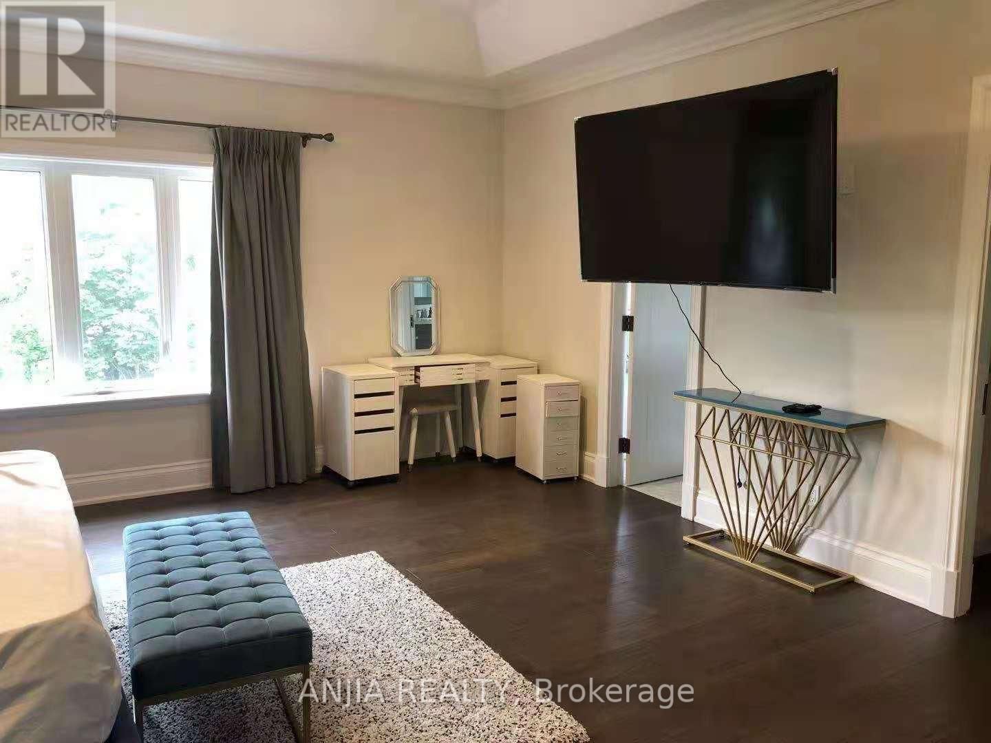6 DANIEL COZENS COURT Image 34