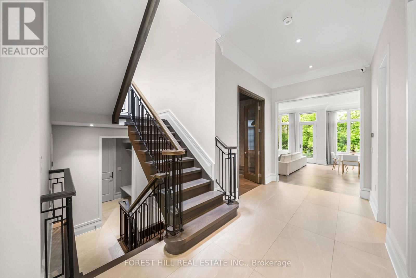 163 CORTLEIGH BOULEVARD Image 10