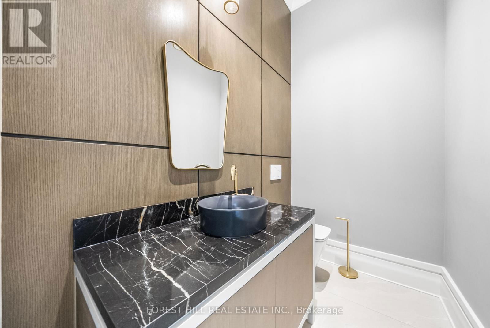 163 CORTLEIGH BOULEVARD Image 12