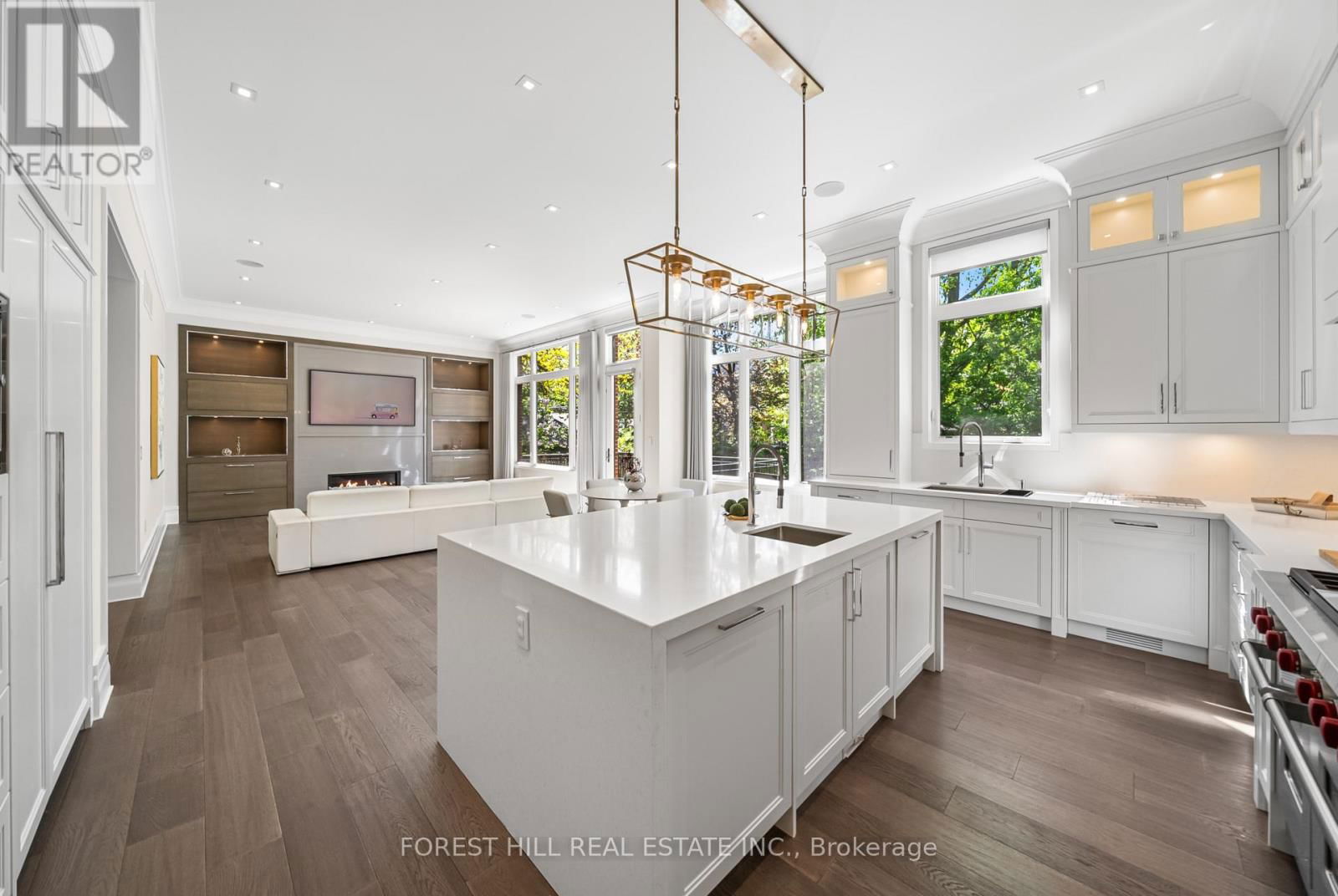 163 CORTLEIGH BOULEVARD Image 16
