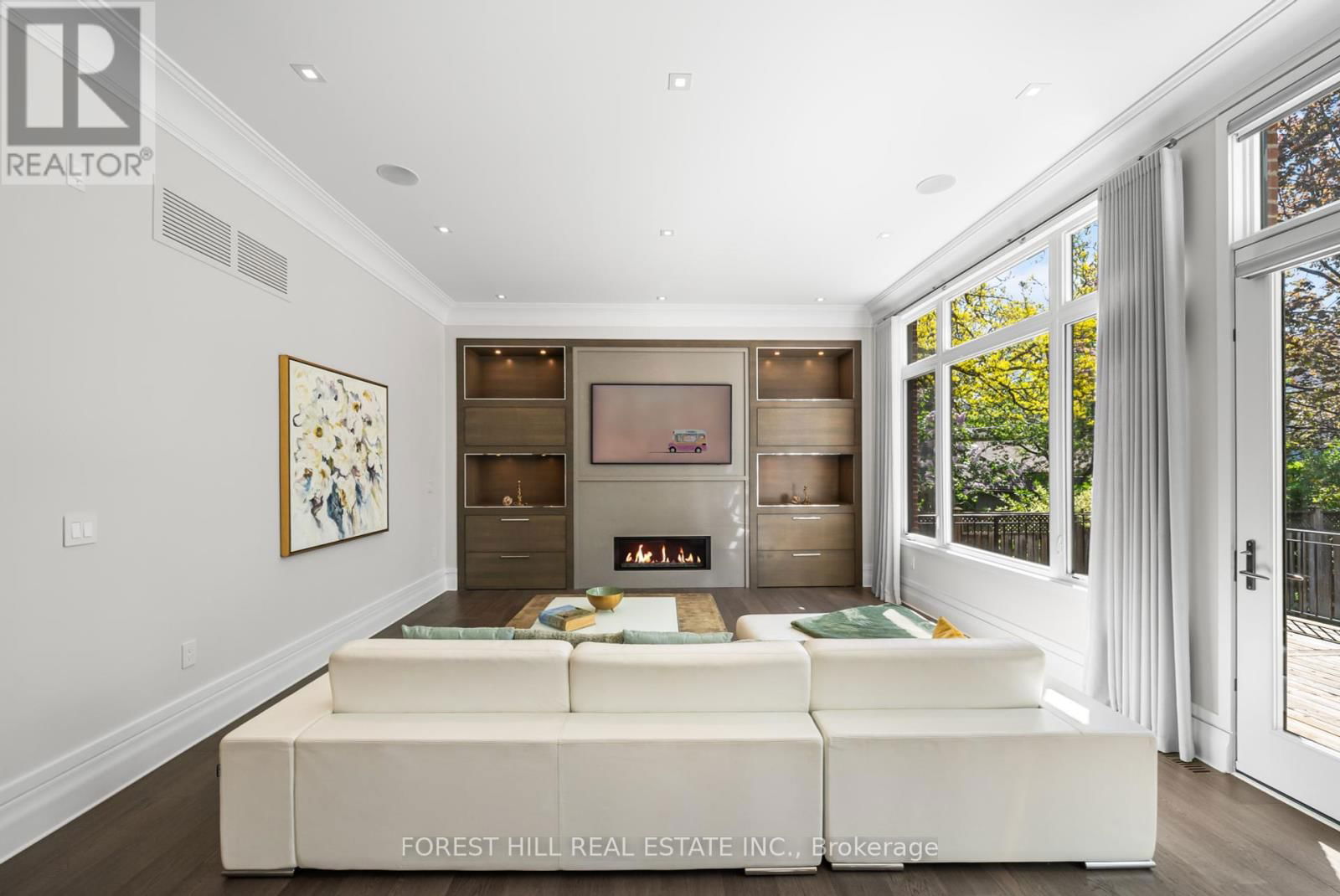 163 CORTLEIGH BOULEVARD Image 22