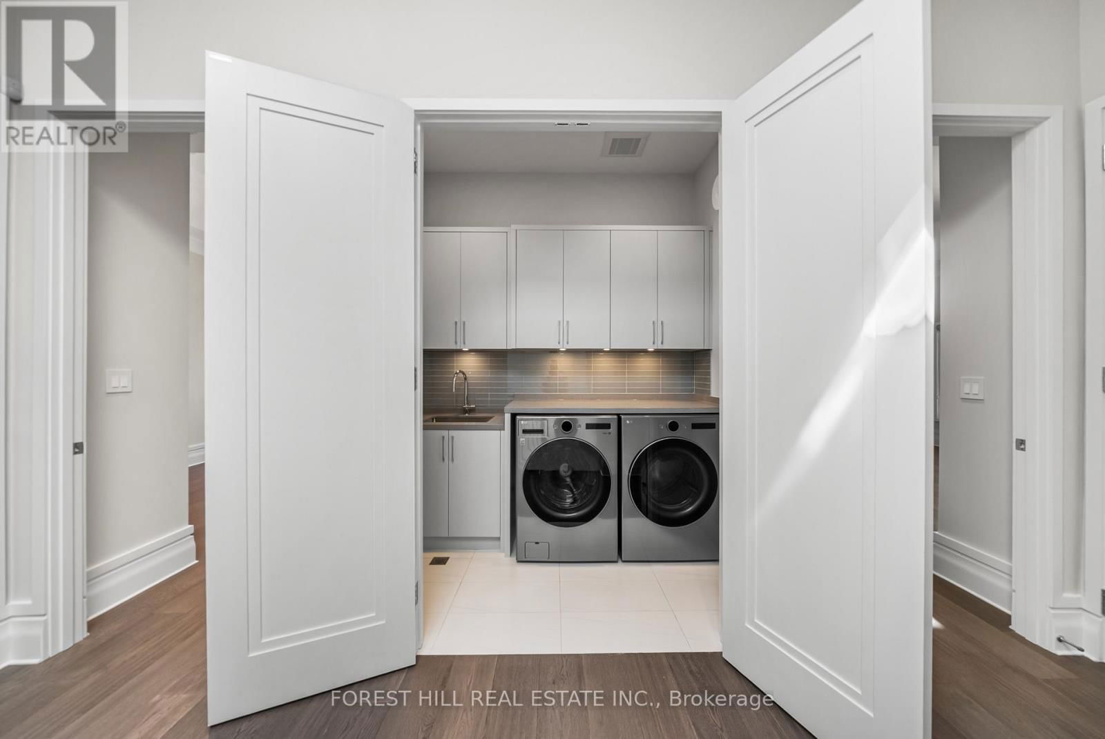 163 CORTLEIGH BOULEVARD Image 36