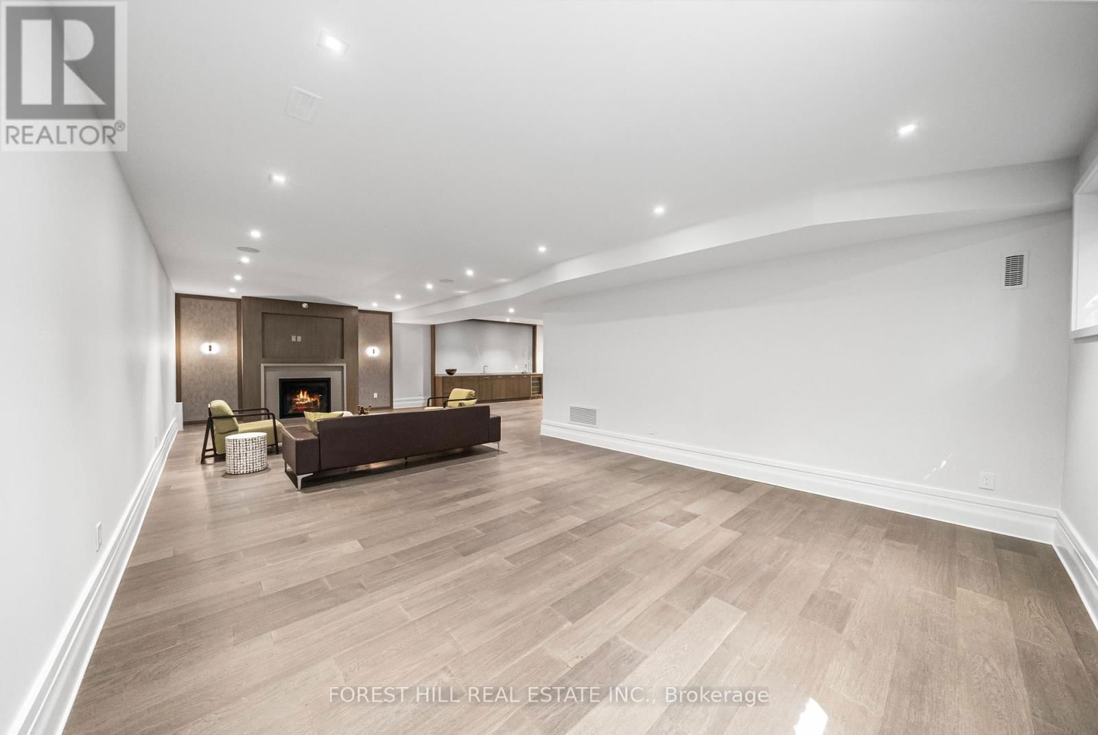 163 CORTLEIGH BOULEVARD Image 37