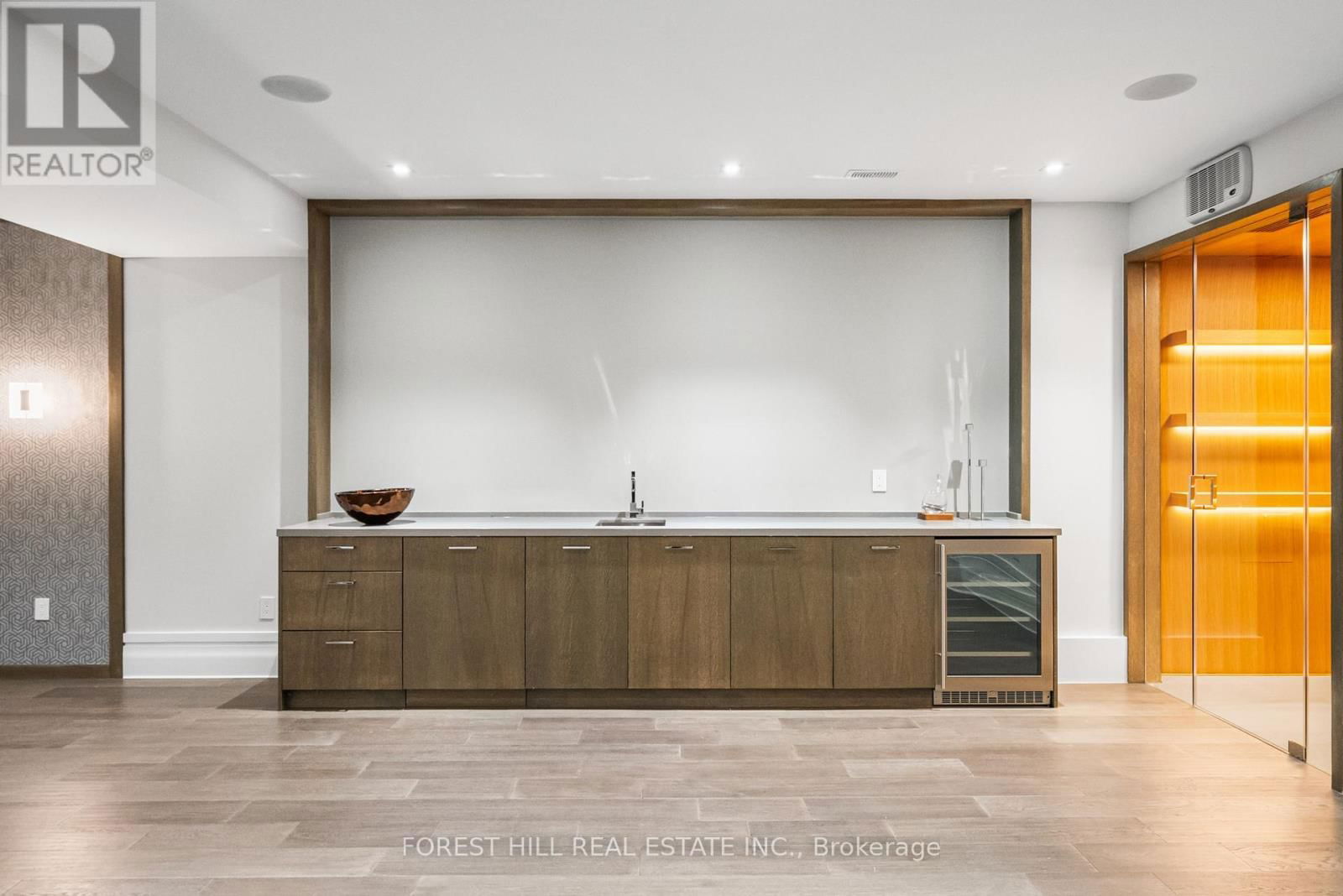 163 CORTLEIGH BOULEVARD Image 38