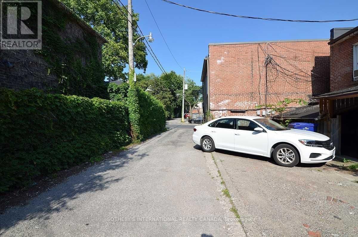 1172 EGLINTON AVENUE WEST Image 17