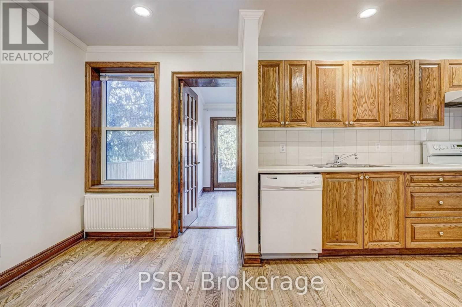 98 ROSELAWN AVENUE Image 12