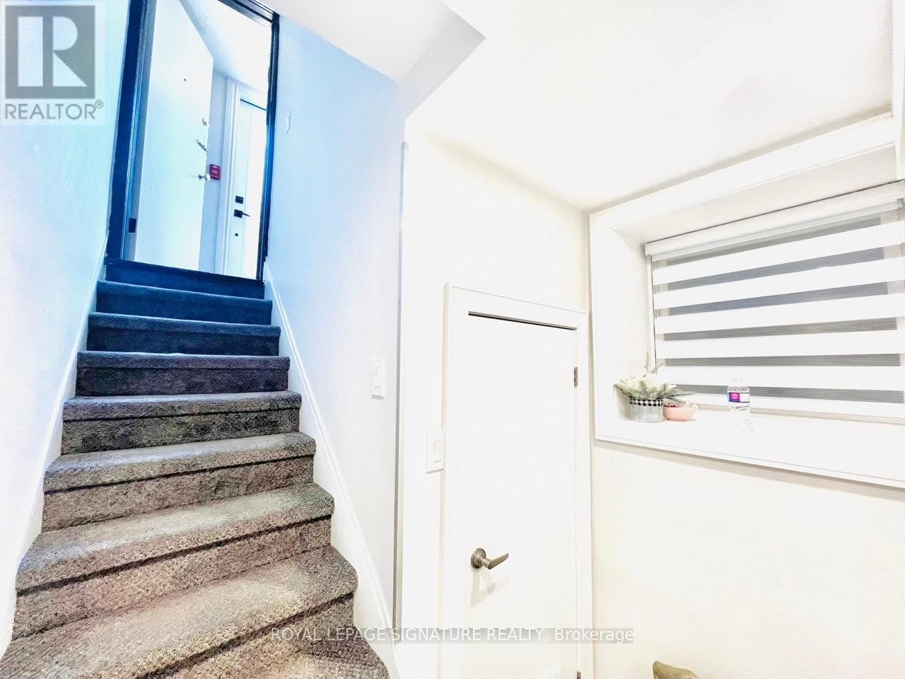 24 COLLEGE VIEW AVENUE Image 33