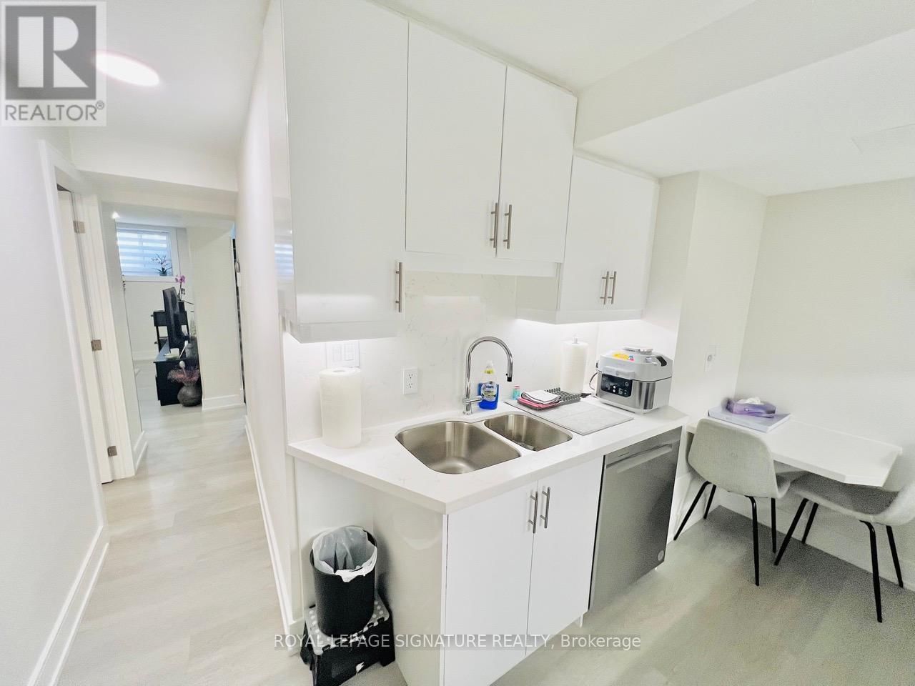 24 COLLEGE VIEW AVENUE Image 35