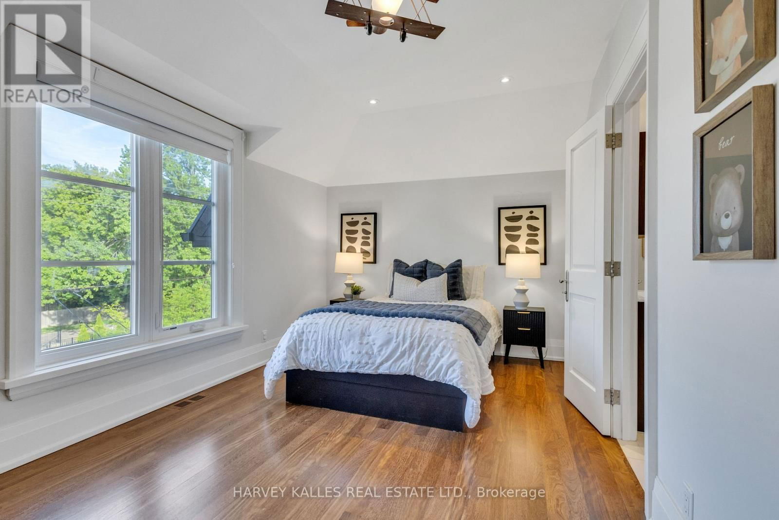 10 EASTON ROAD Image 32