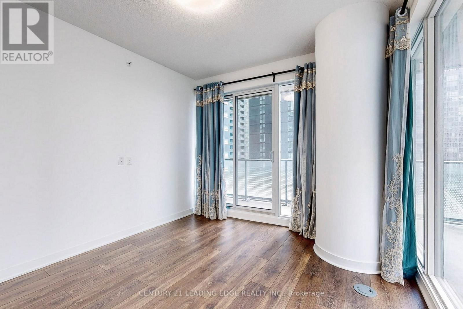 2505 - 125 BLUE JAYS WAY Image 18