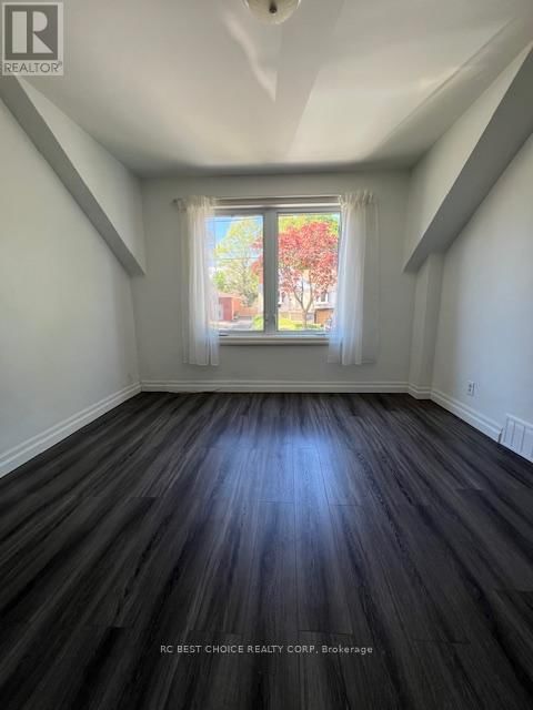 173 POYNTZ AVENUE Image 20