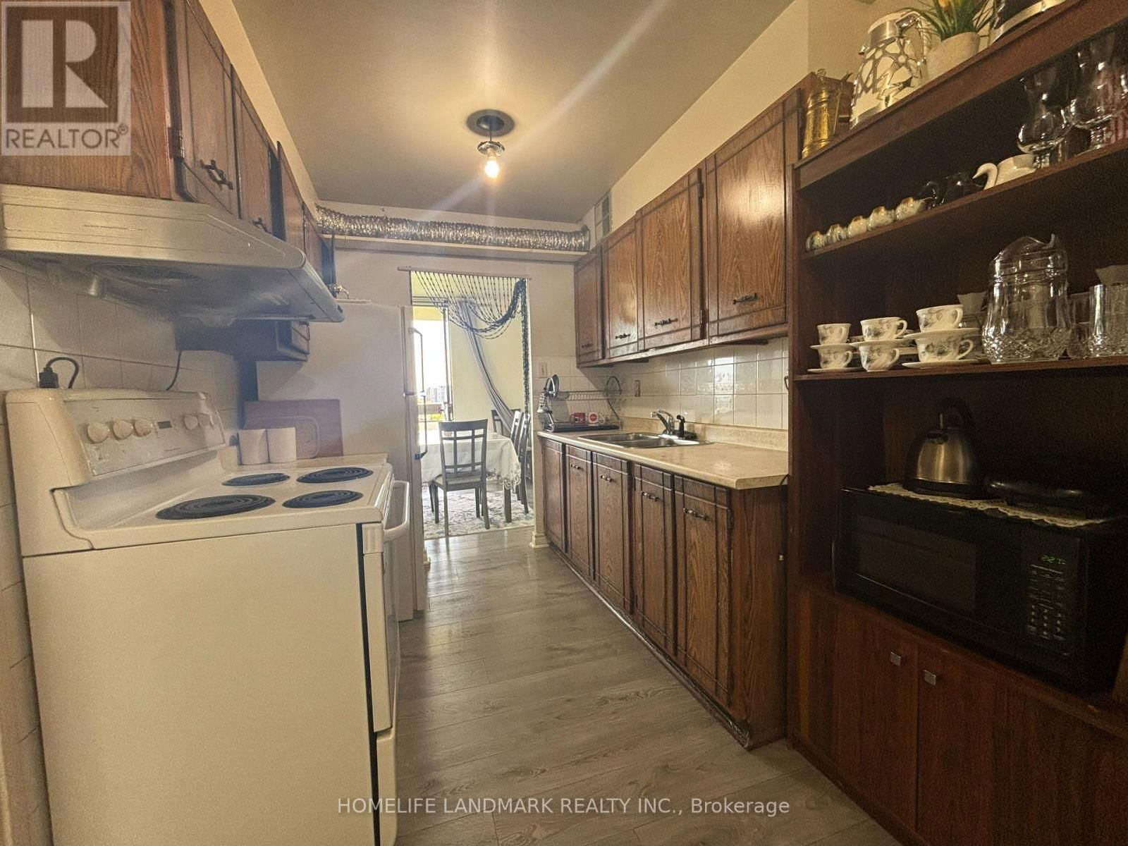 1110 - 260 SENECA HILL DRIVE Image 8