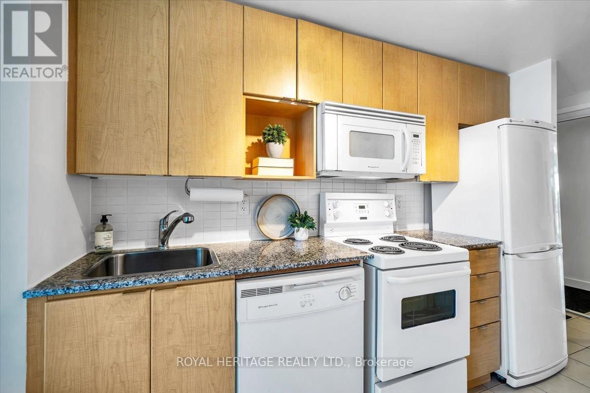 1105 - 11 BRUNEL COURT Image 13
