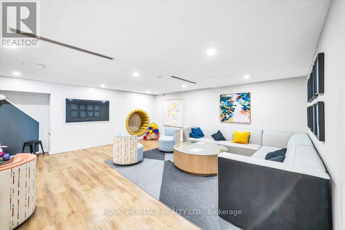 1105 - 11 BRUNEL COURT Image 33