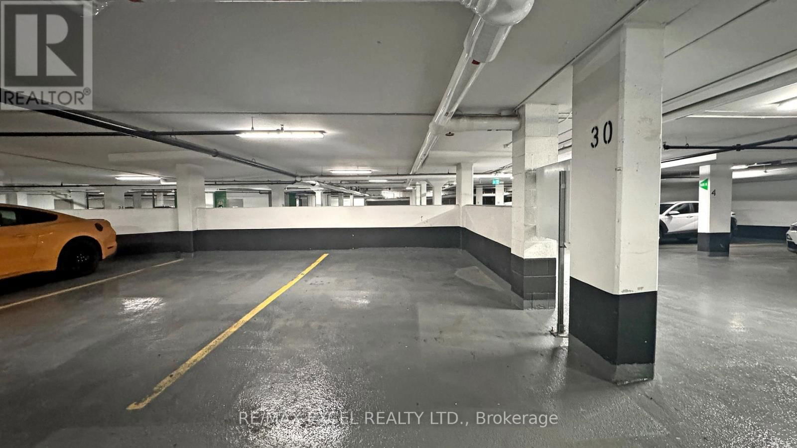 1909 - 180 FAIRVIEW MALL DRIVE Image 28