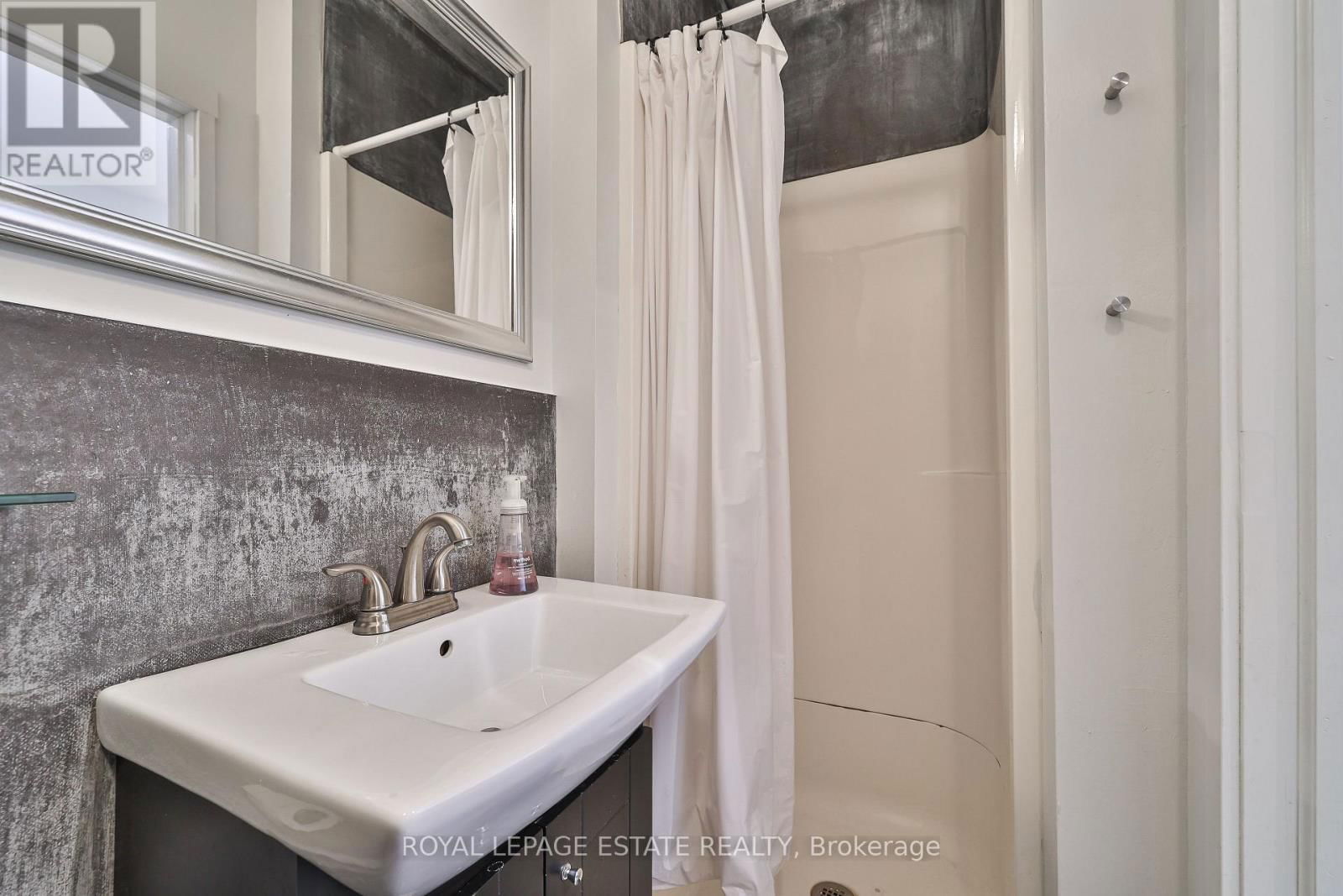 1088 BATHURST STREET Image 17