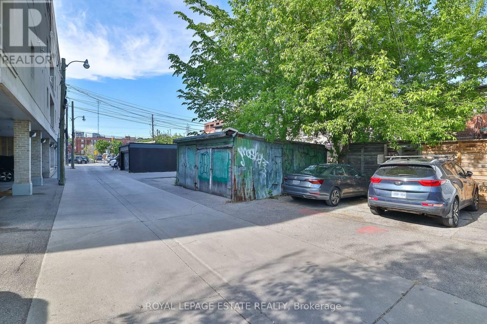 1088 BATHURST STREET Image 21
