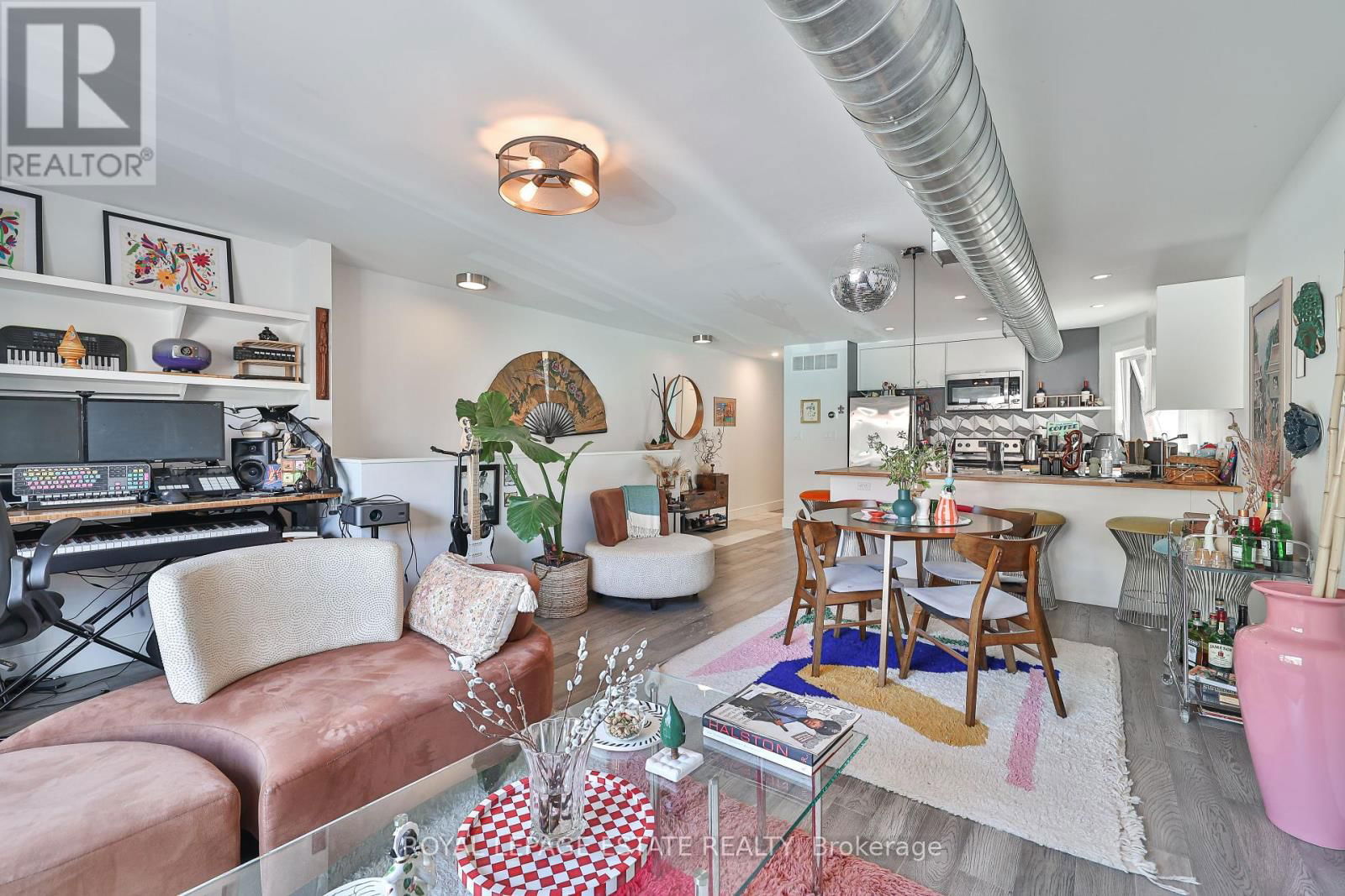 1088 BATHURST STREET Image 8