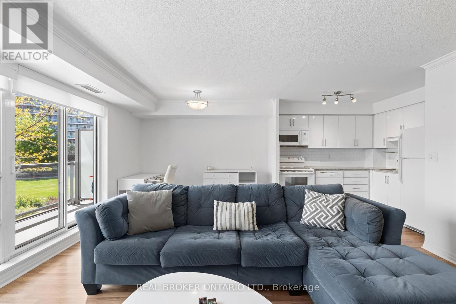 216 - 2035 SHEPPARD AVENUE EAST Image 9
