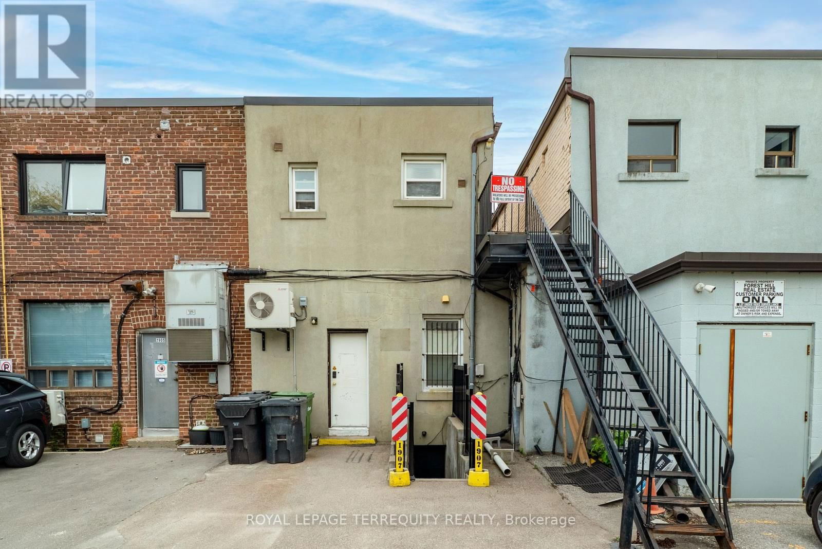 1907 AVENUE ROAD Image 4