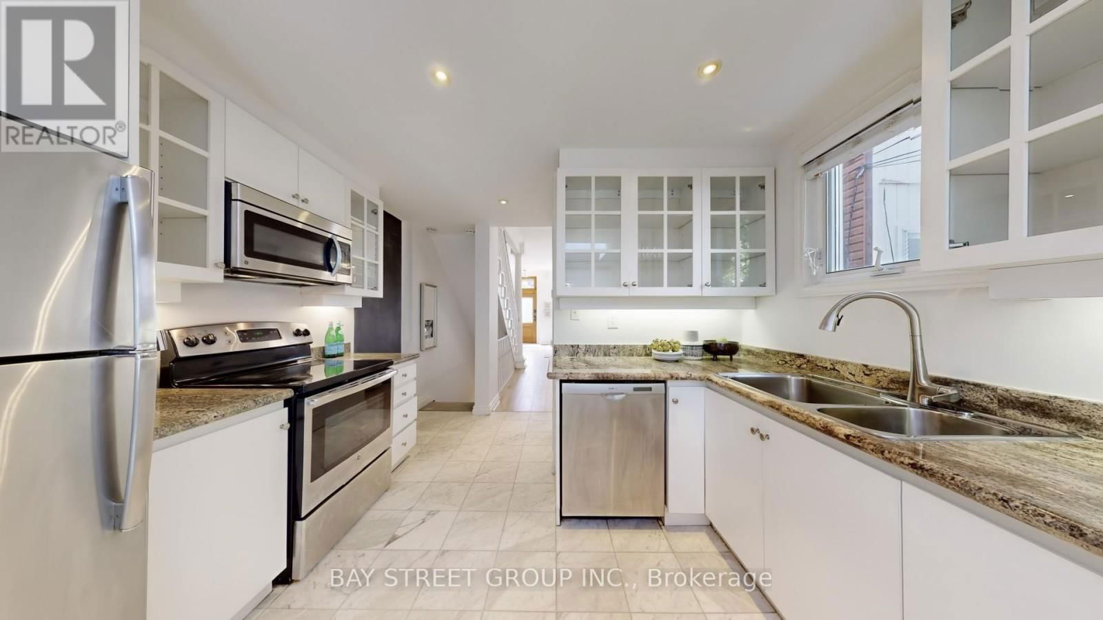 168 MACPHERSON AVENUE Image 15