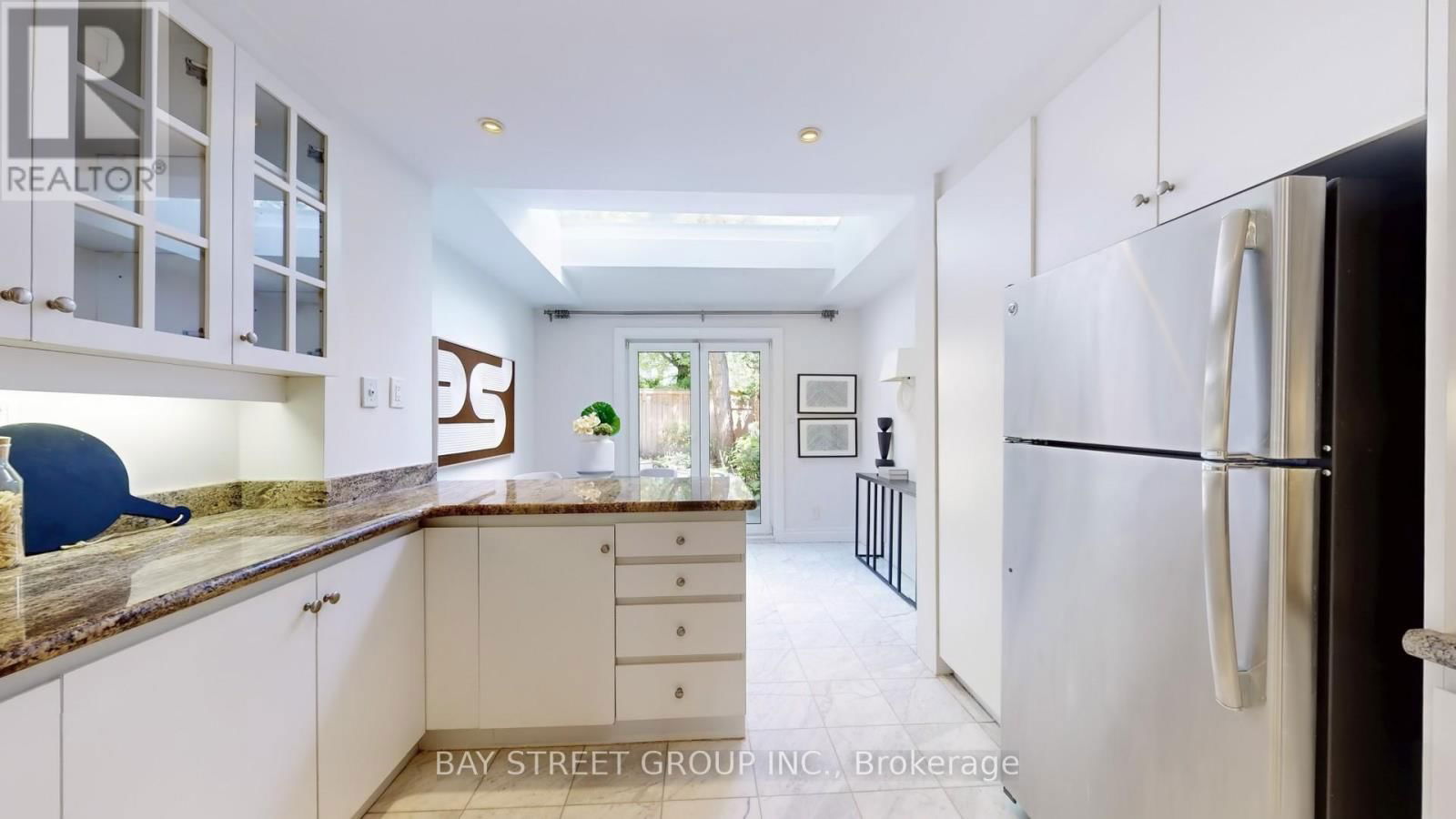 168 MACPHERSON AVENUE Image 16