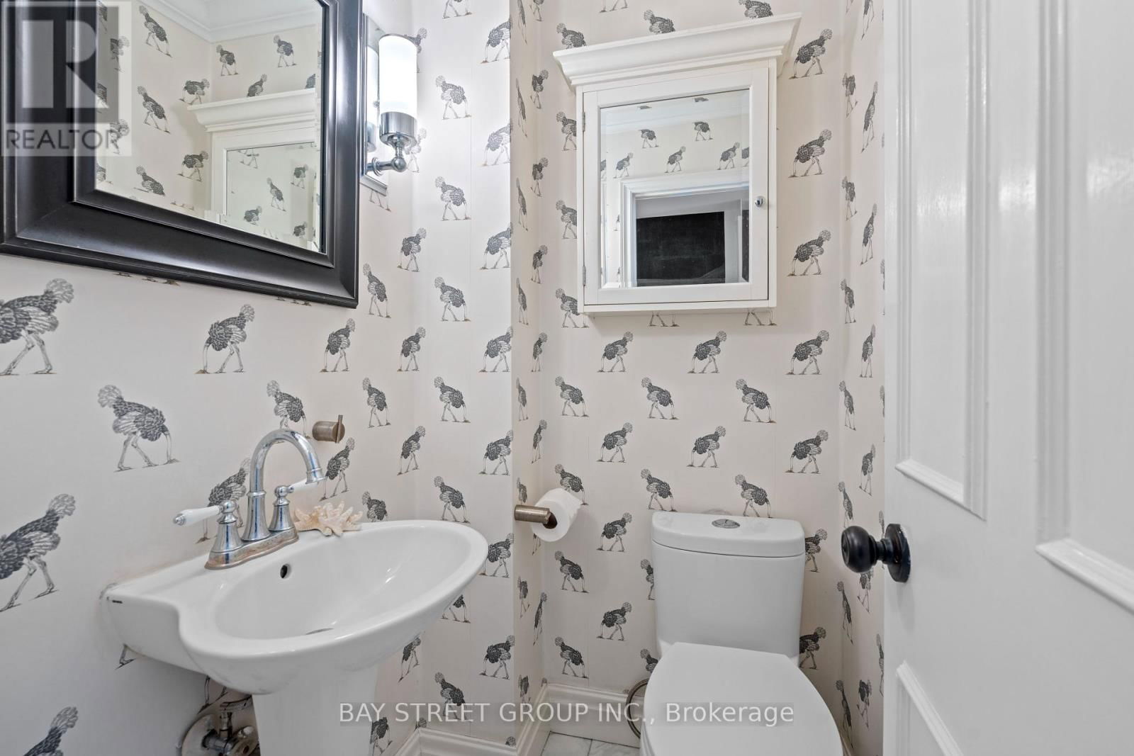 168 MACPHERSON AVENUE Image 18