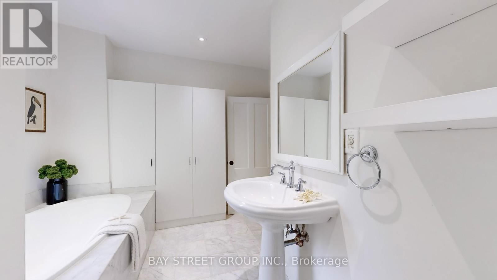 168 MACPHERSON AVENUE Image 28