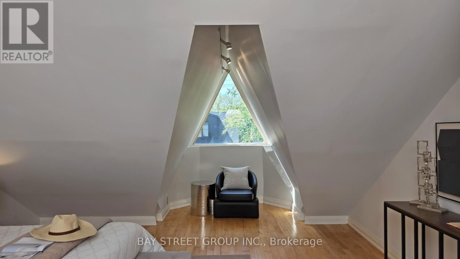 168 MACPHERSON AVENUE Image 32
