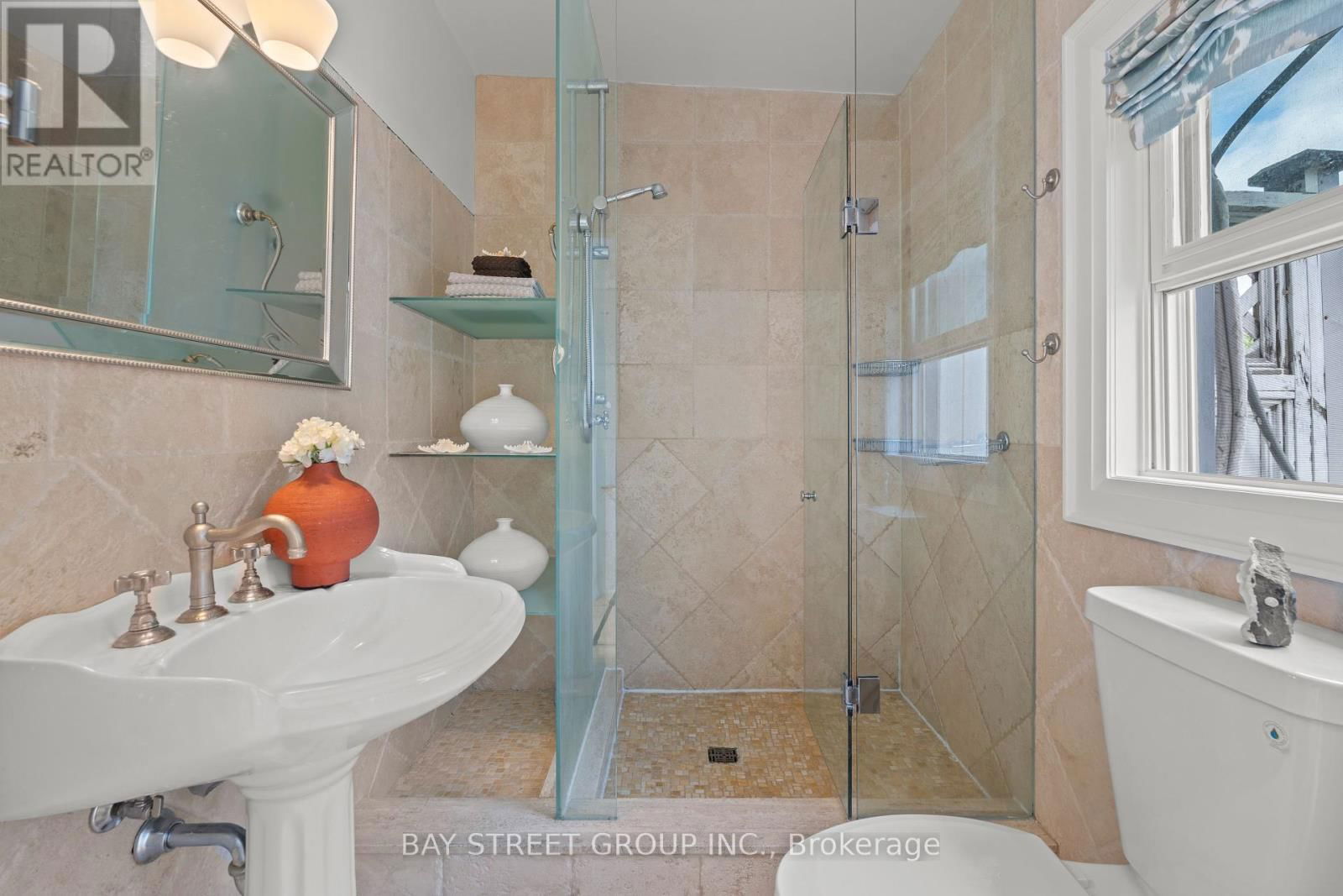 168 MACPHERSON AVENUE Image 34