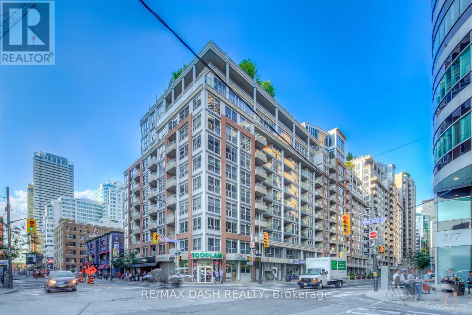 802 - 270 WELLINGTON STREET WEST Image 1