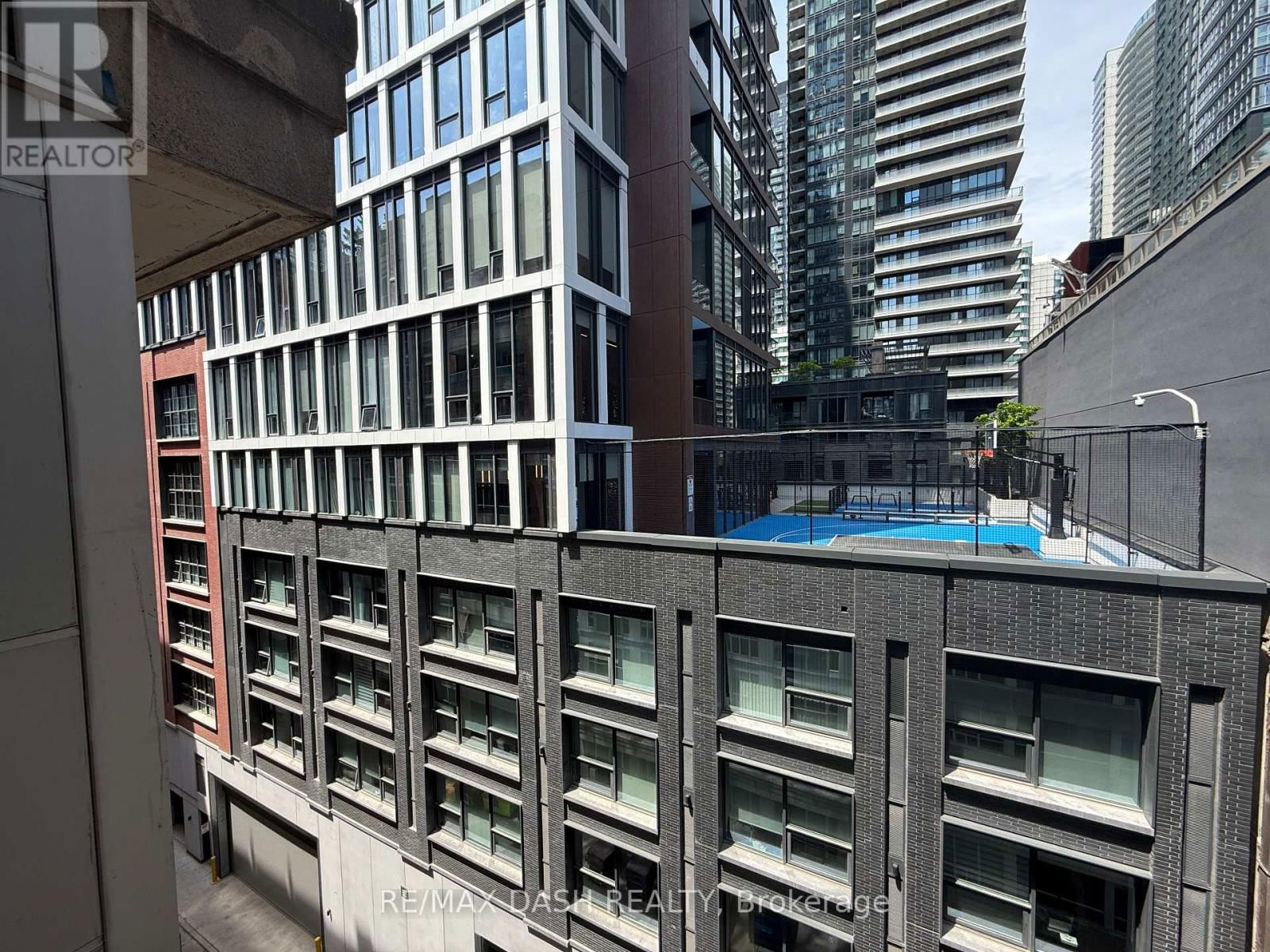 802 - 270 WELLINGTON STREET WEST Image 26
