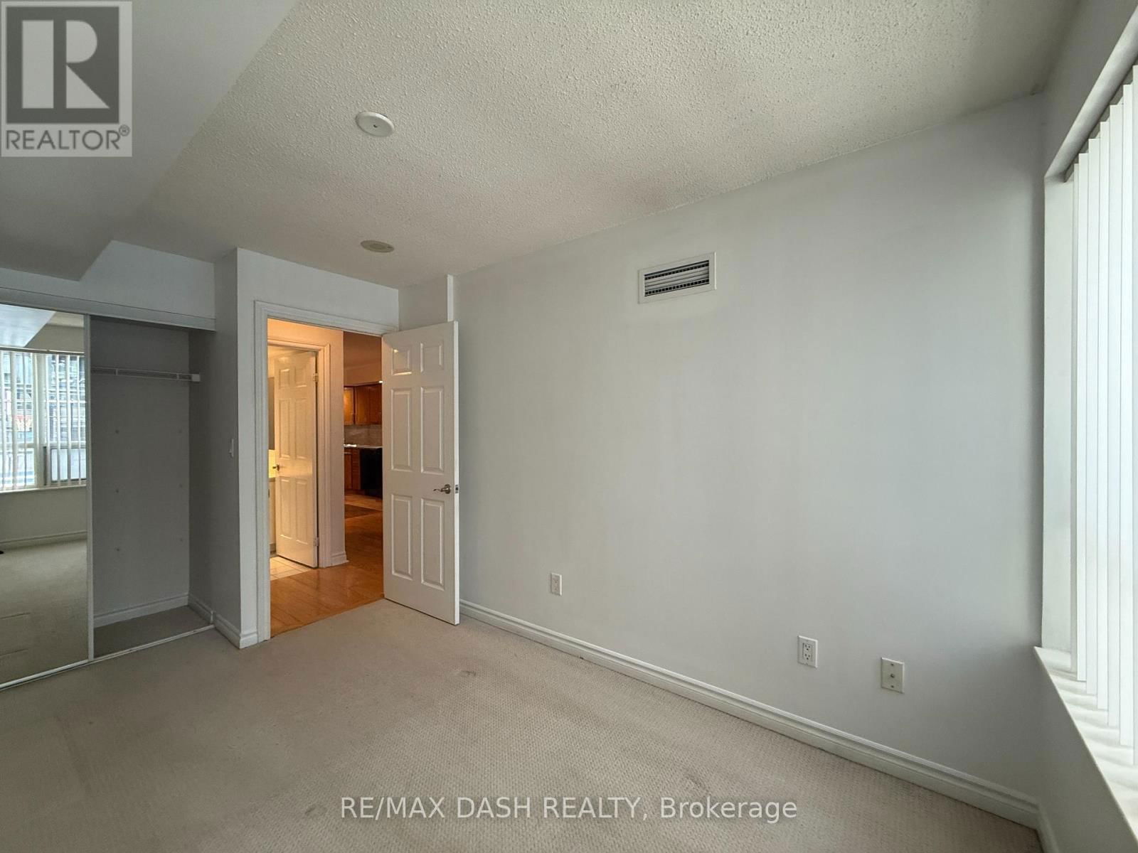 802 - 270 WELLINGTON STREET WEST Image 33
