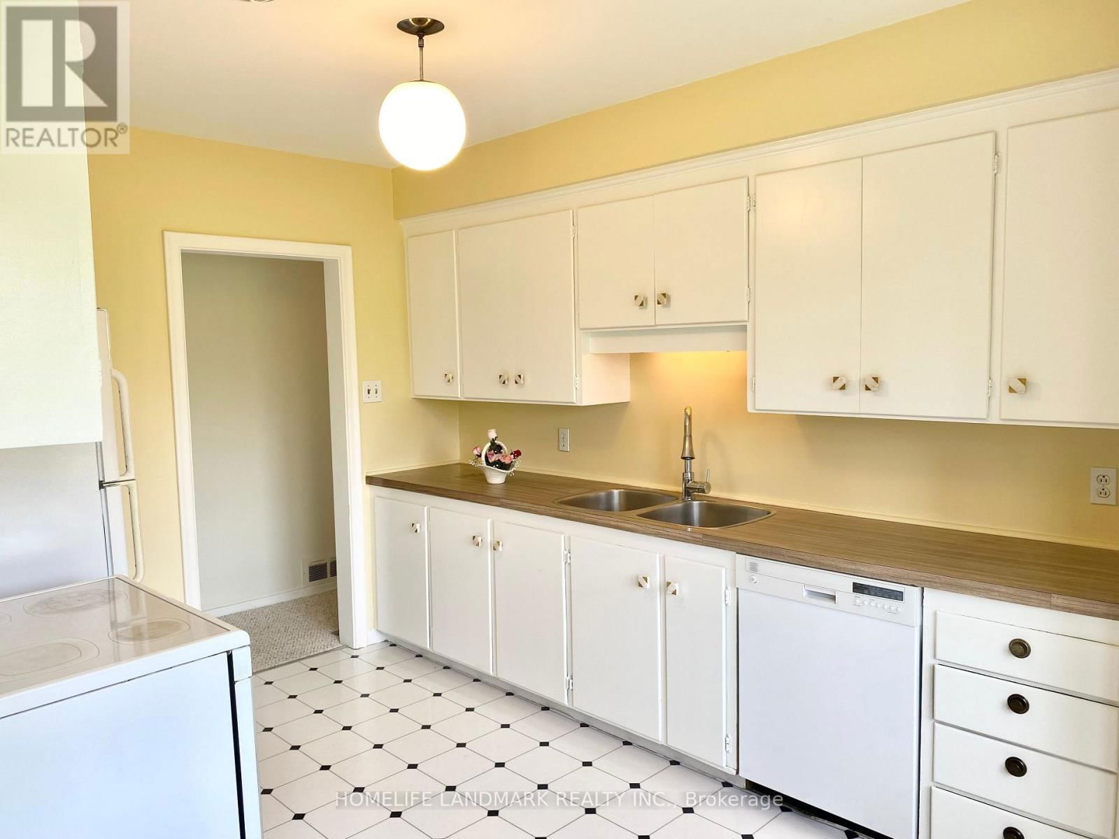 9 TERRINGTON COURT Image 6