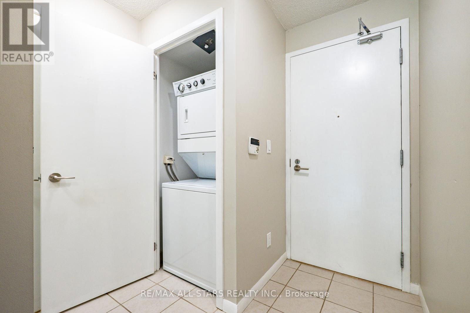 471 - 209 FORT YORK BOULEVARD Image 3