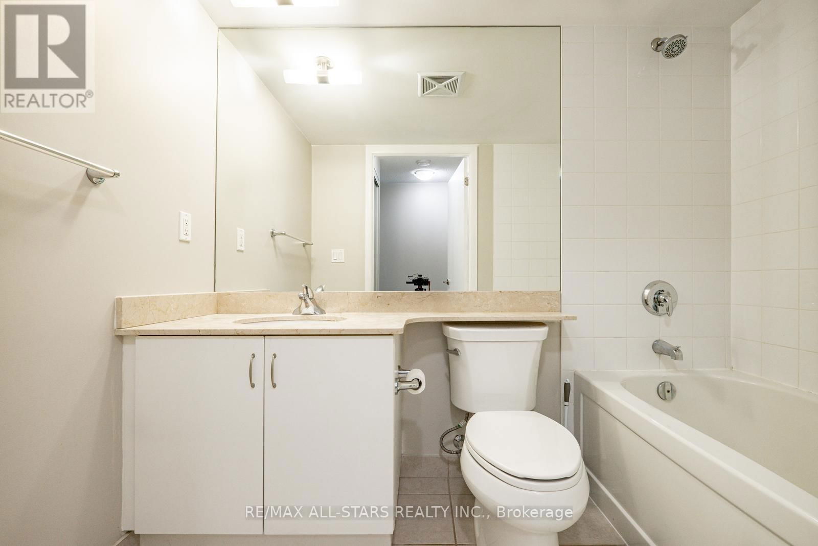 471 - 209 FORT YORK BOULEVARD Image 4