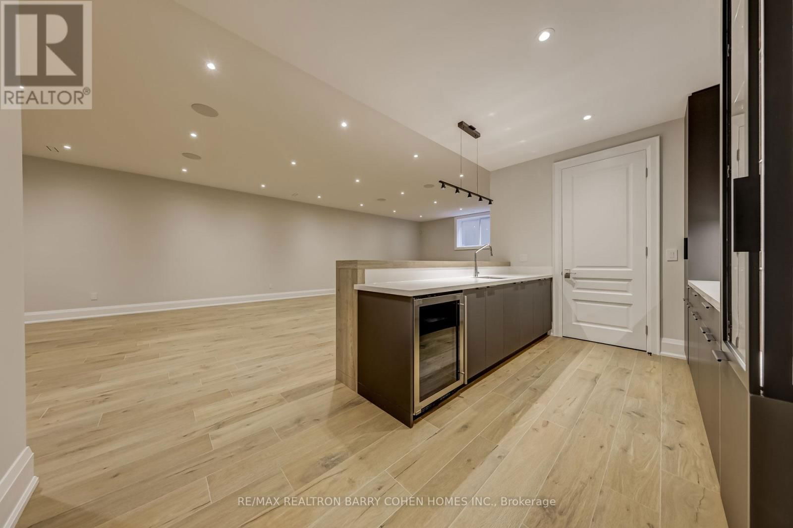 189 OLD YONGE STREET Image 23