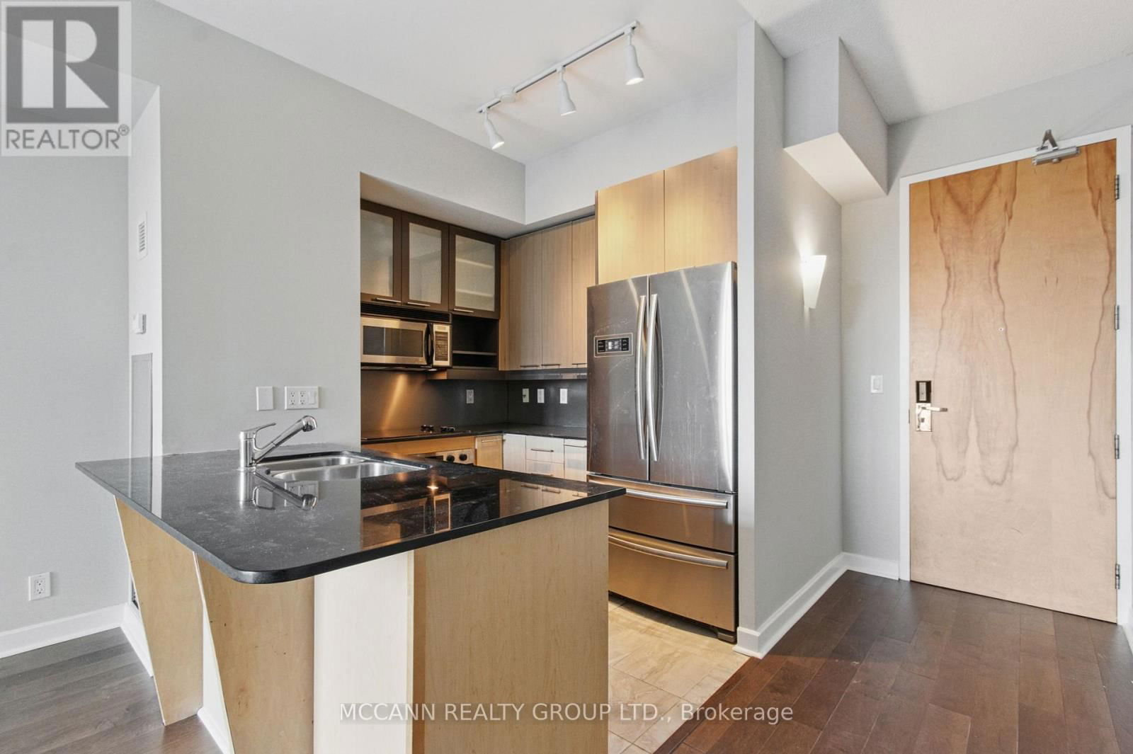 1501 - 36 BLUE JAYS WAY Image 9