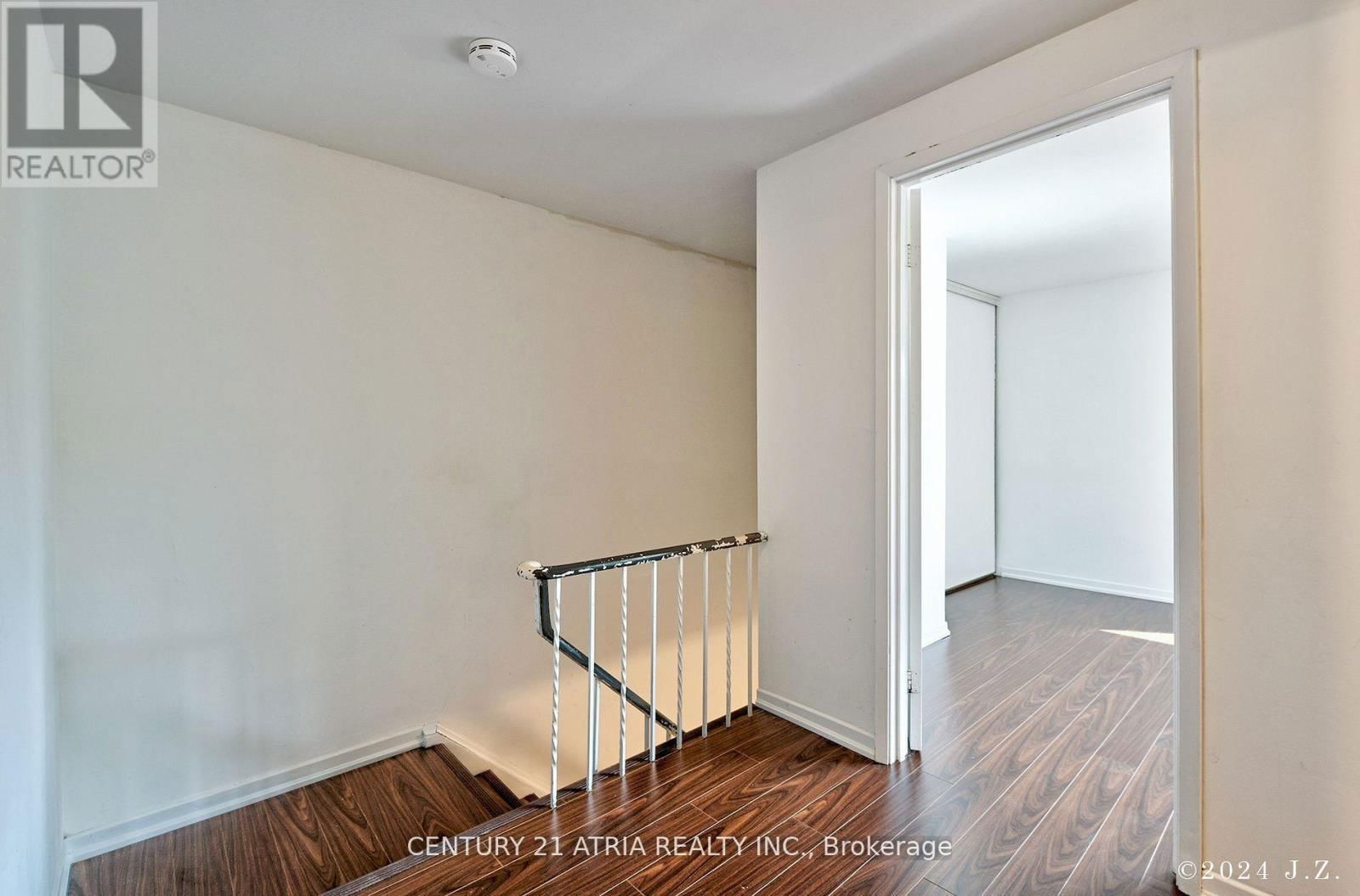36 SONG MEADOWAY Image 8