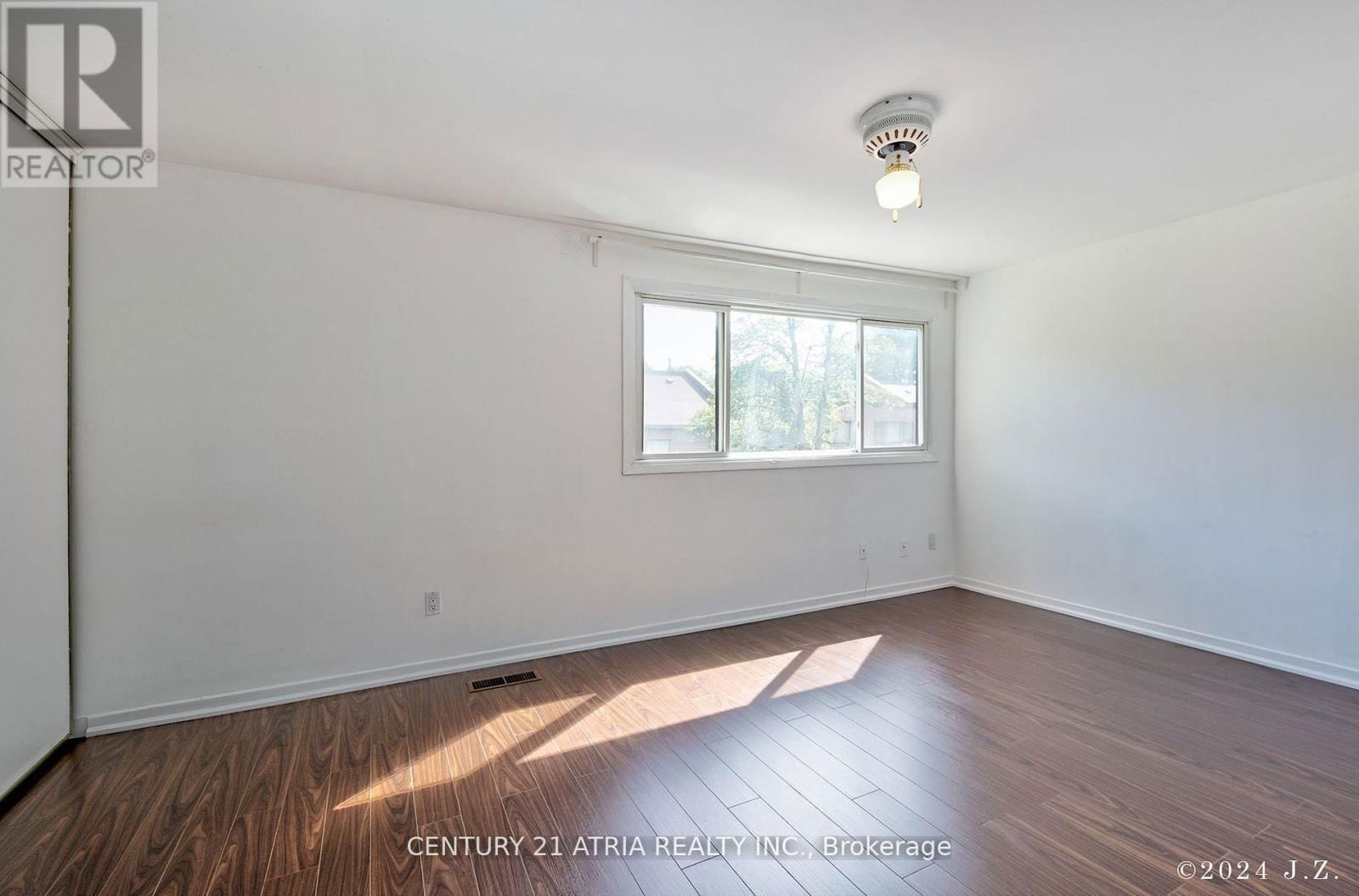 36 SONG MEADOWAY Image 9