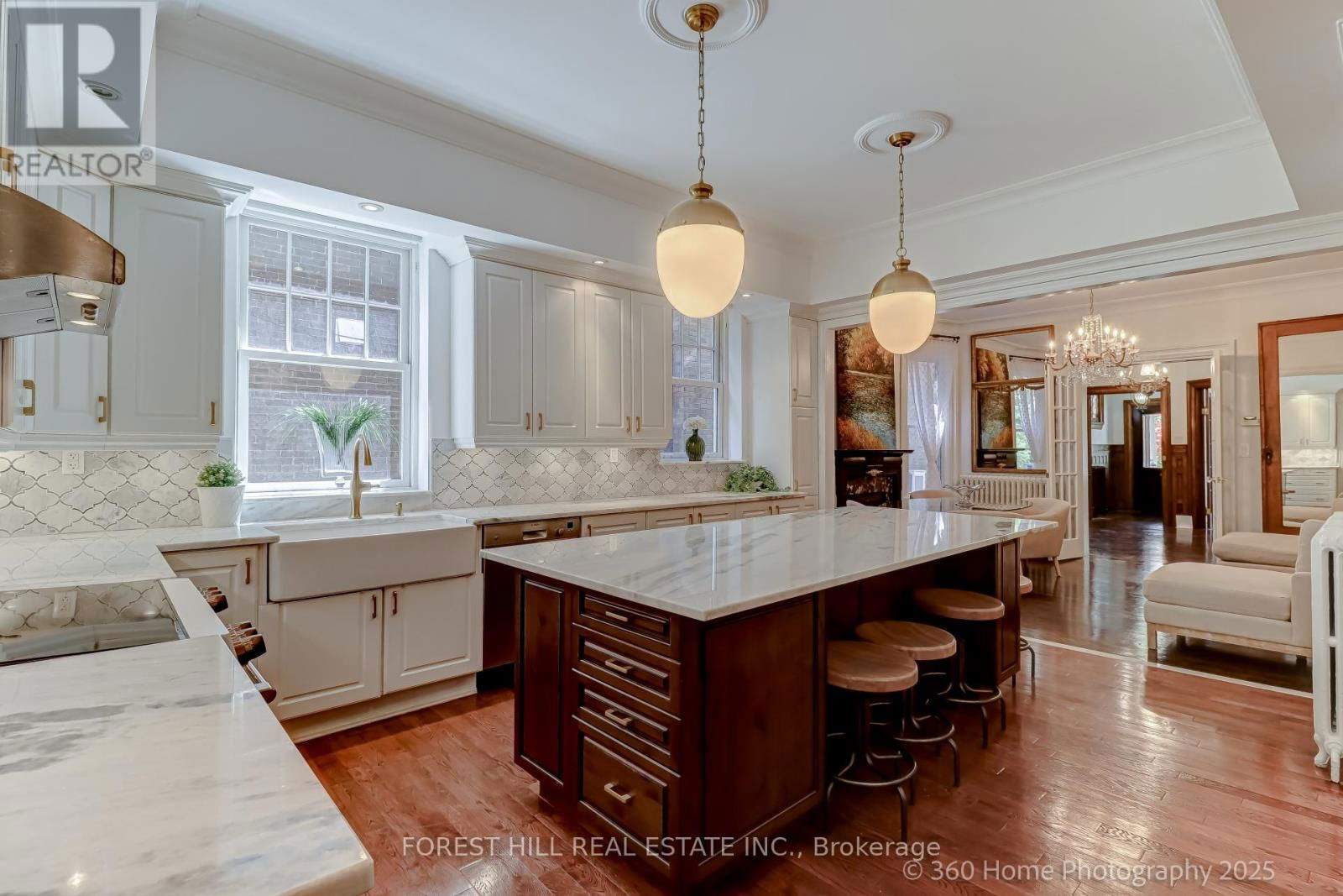 379 HURON STREET Image 12