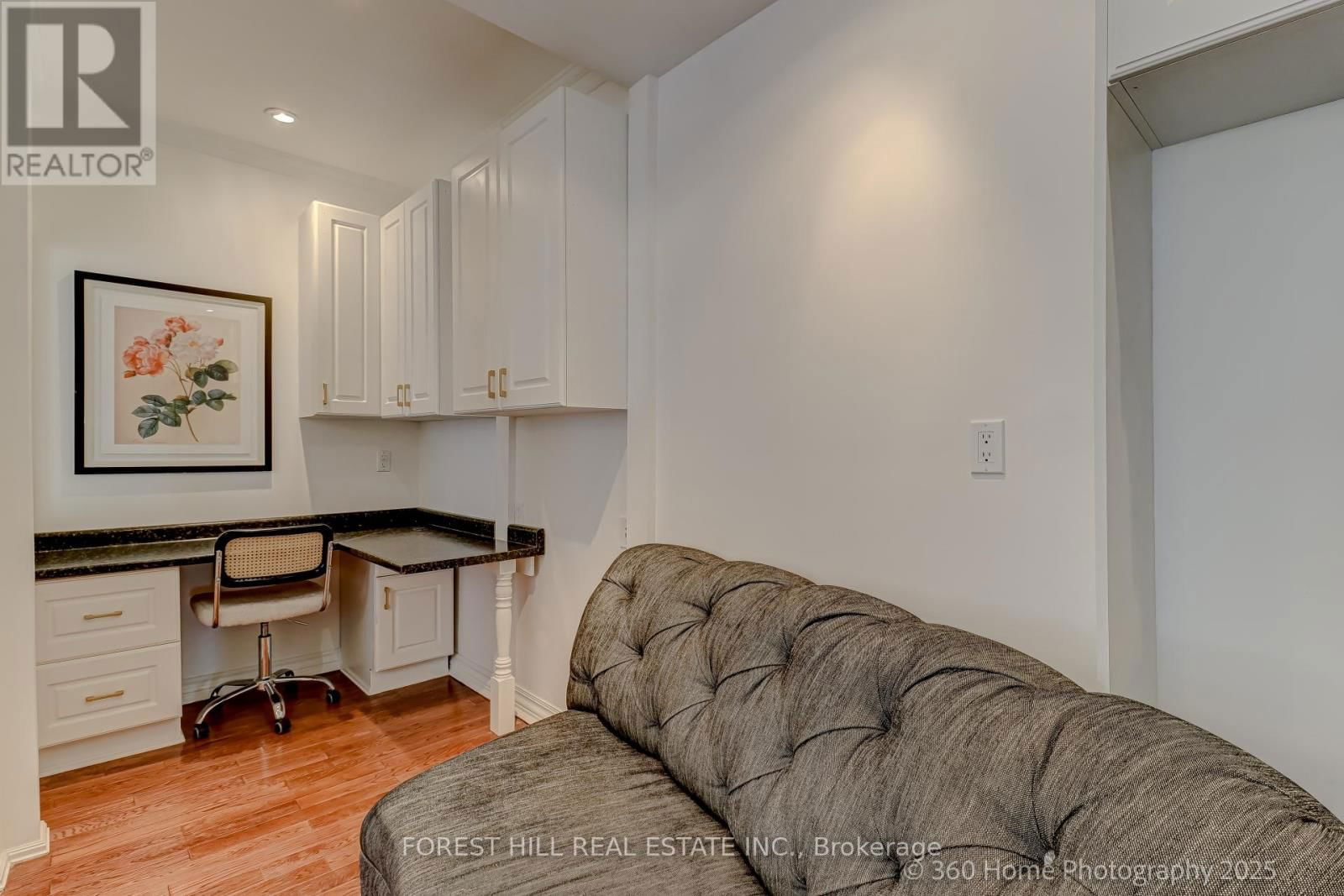 379 HURON STREET Image 13