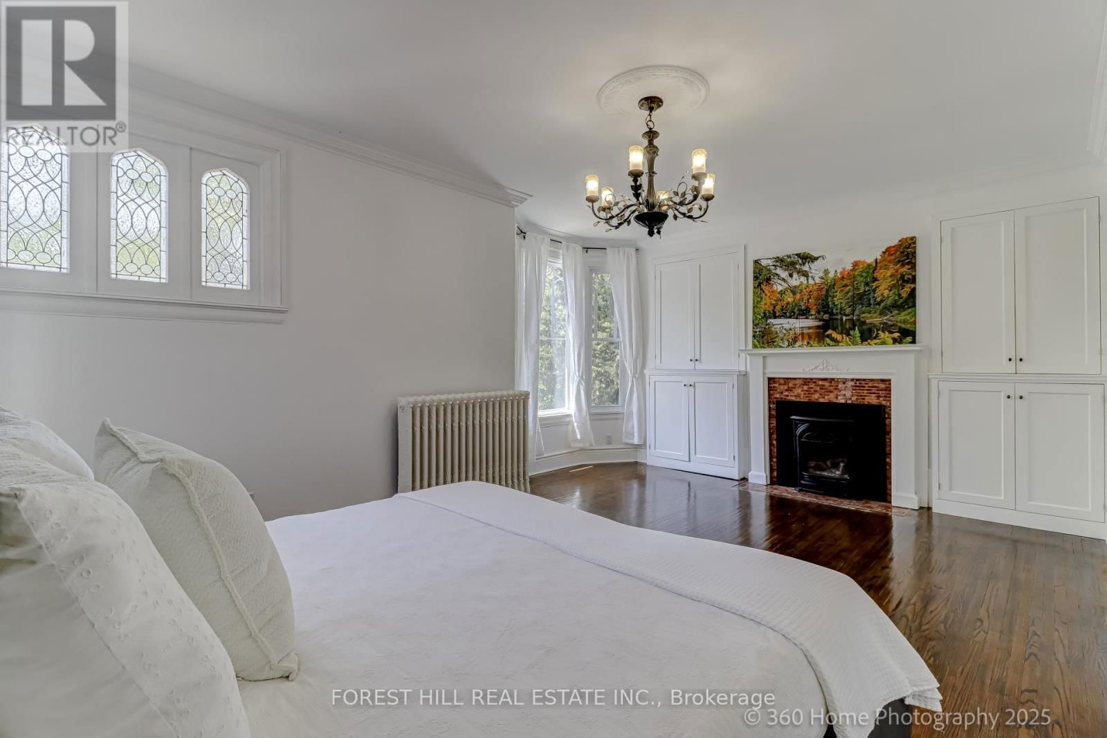 379 HURON STREET Image 17