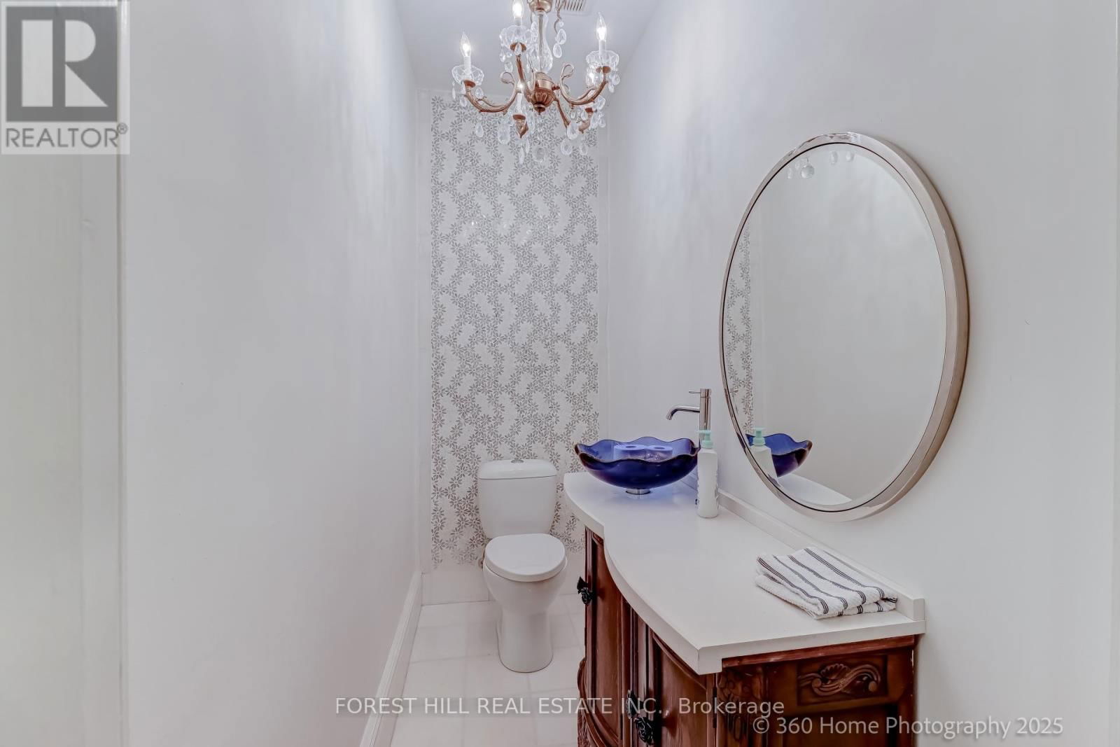 379 HURON STREET Image 26