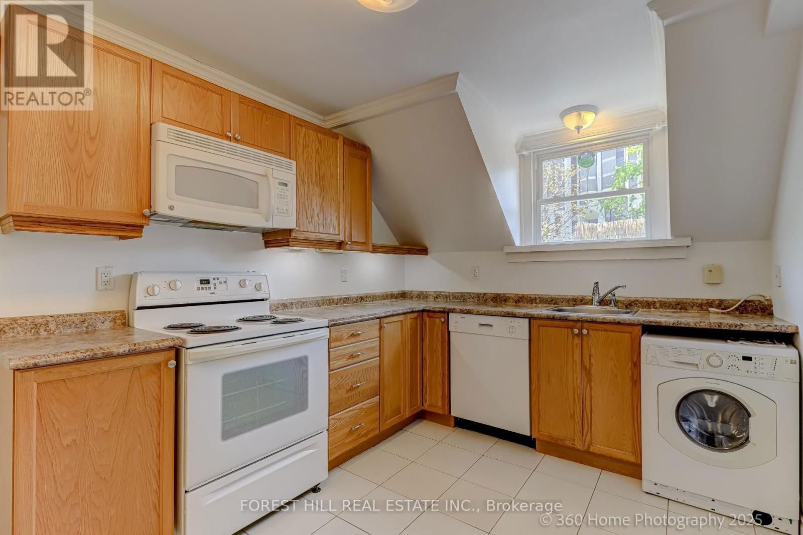379 HURON STREET Image 33