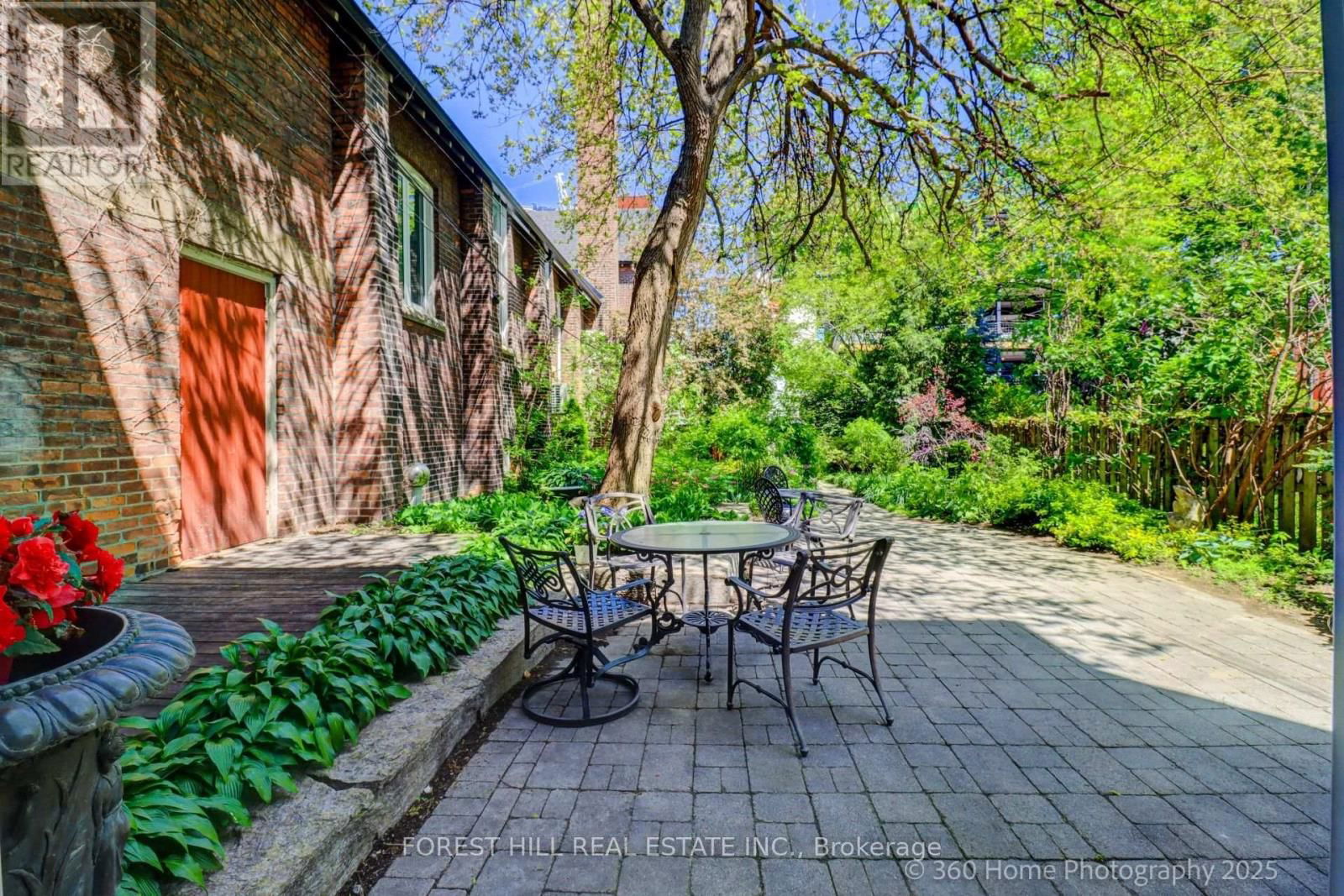 379 HURON STREET Image 39