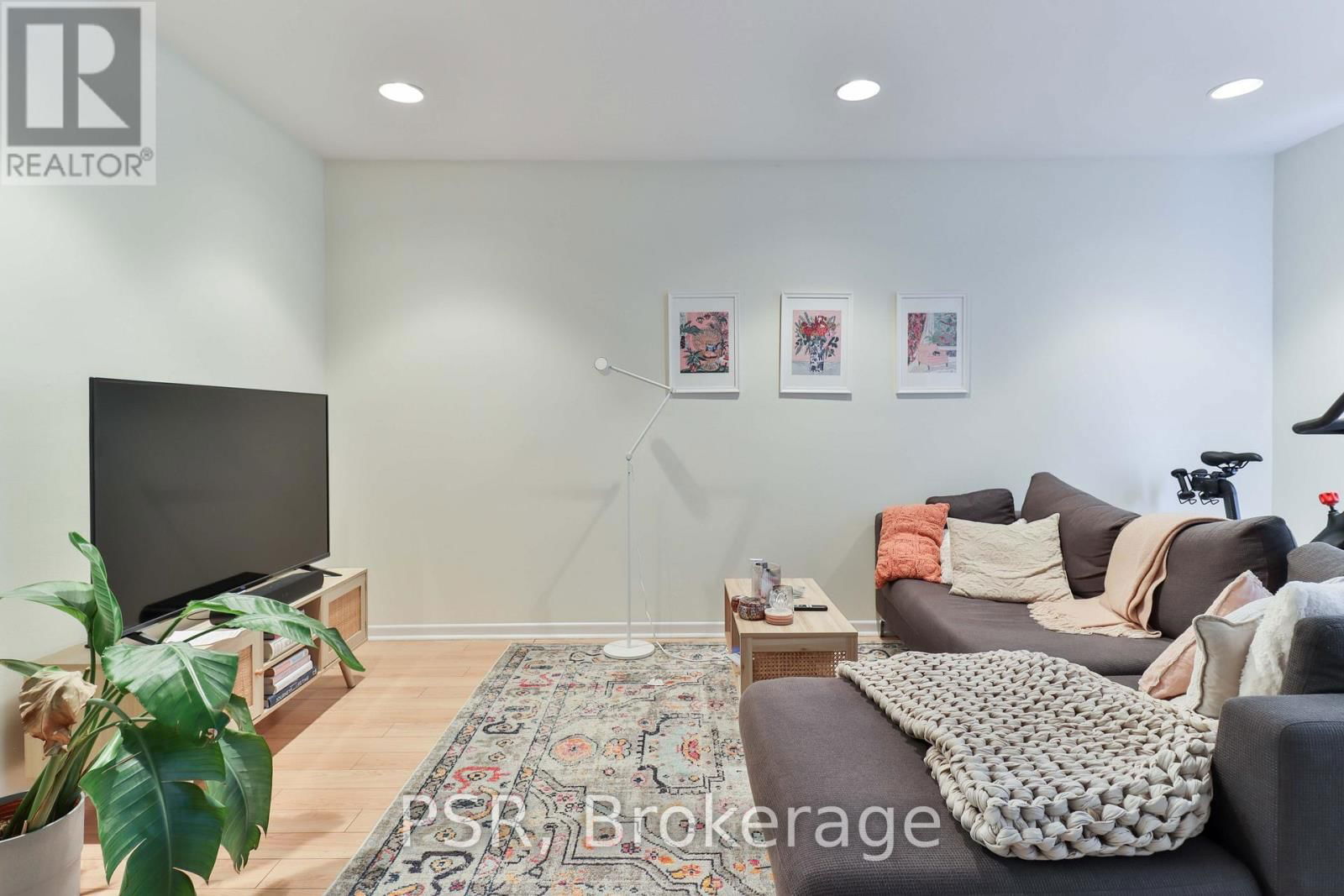 2 - 102 BEVERLEY STREET Image 2