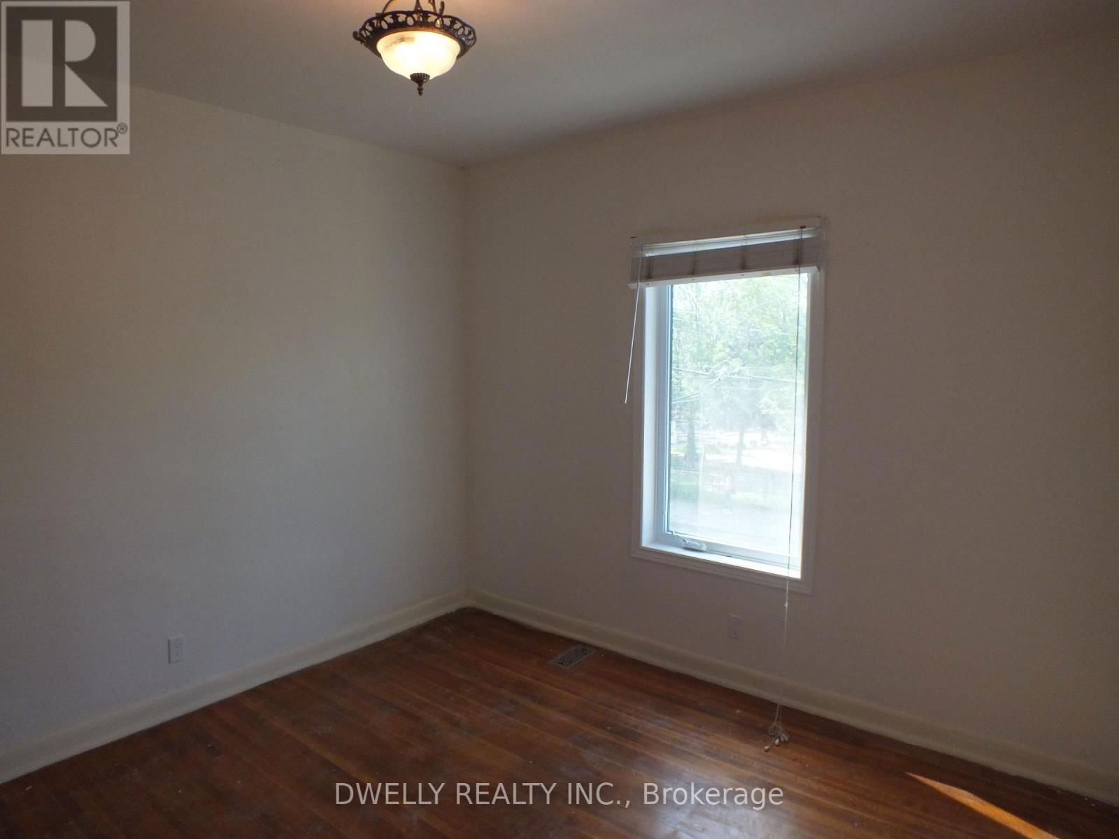 room #3 - 662 DUNDAS STREET WEST Image 11