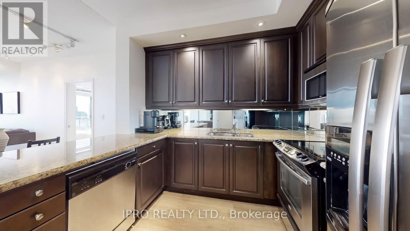 2707 - 628 FLEET STREET Image 12