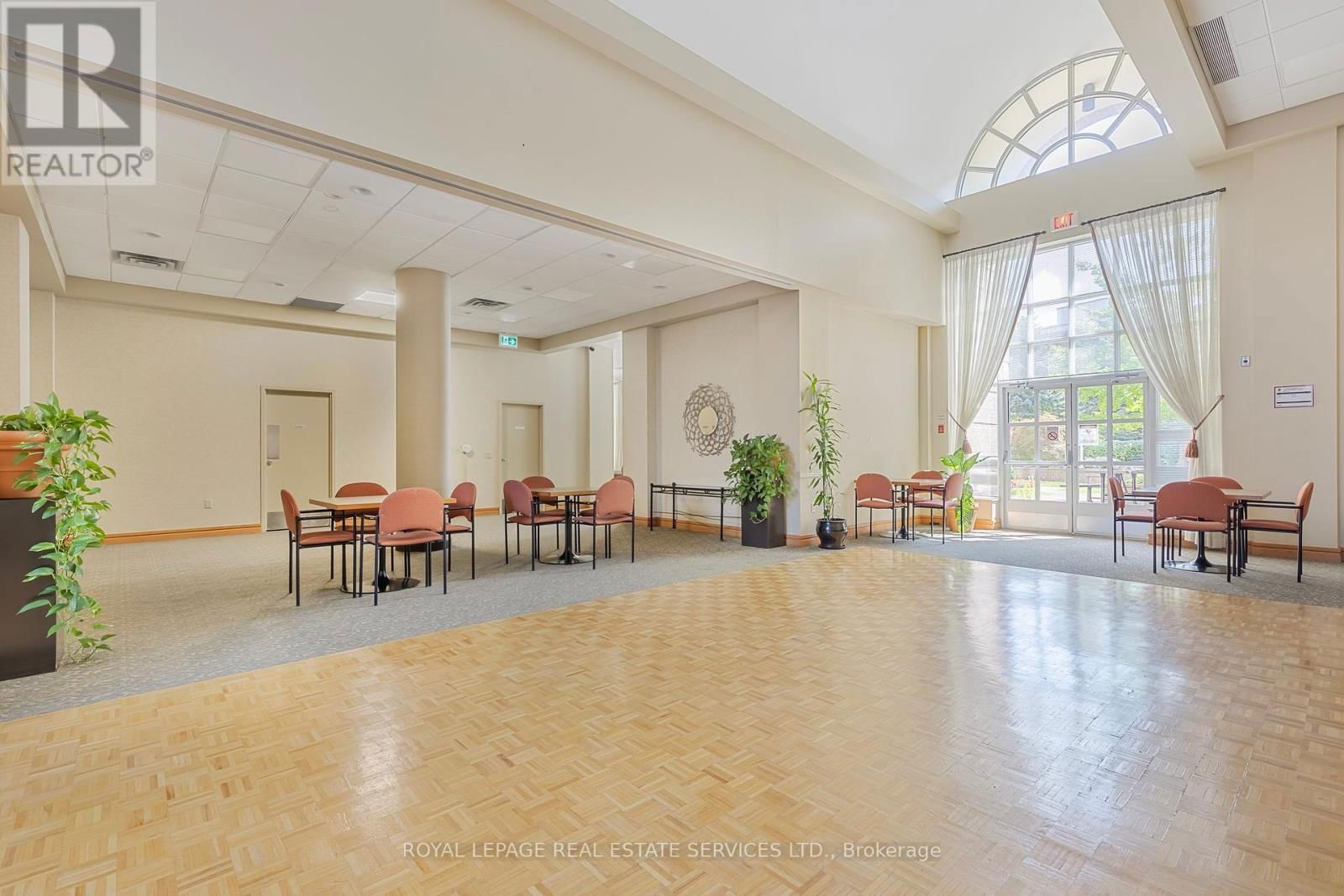 204 - 11 THORNCLIFFE PK DRIVE Image 13